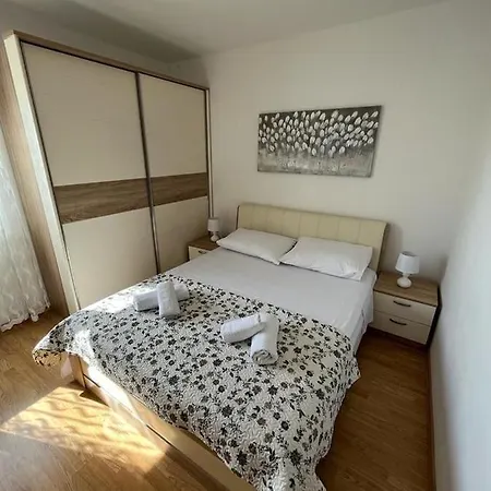 City Apartment Nature Kastela Exterior photo